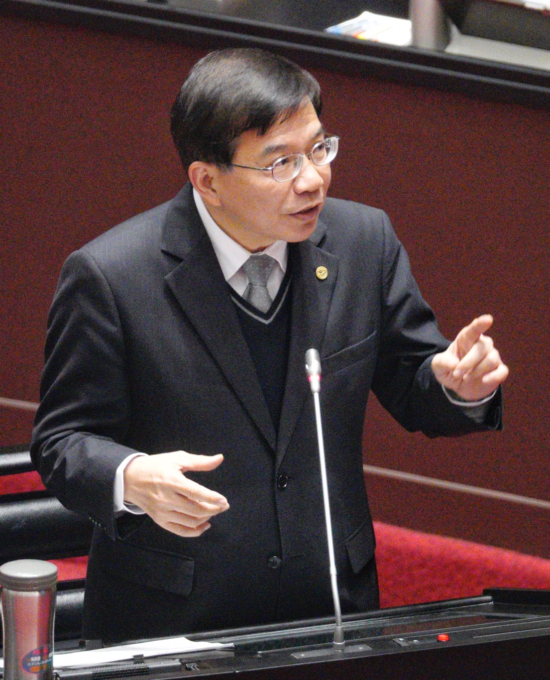 今(6)日立委要求交通部加速推動，並推出中部499元的通勤通學月票。交通部長王國材表示，將在2週內提出報告。 圖：張良一/攝(資料照)