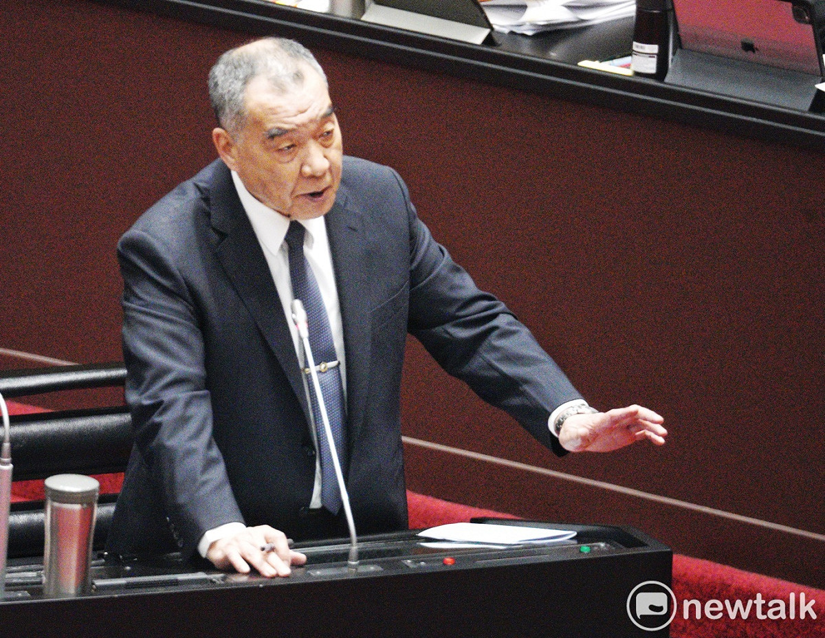 國防部長邱國正在立法院院會備詢。 圖：張良一/攝