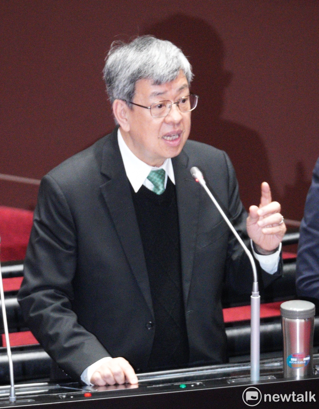 行政院長陳建仁在立法院院會備詢。 圖：張良一/攝