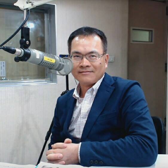 政論節目主持人鄭弘儀針對近期掀起的中國官媒記者監督台灣政論節目一事發表看法，認為中國打算利用寒蟬效應恐嚇台灣民眾，並提醒有意出國旅遊的民眾要格外小心。 圖 :擷自鄭弘儀個人臉書