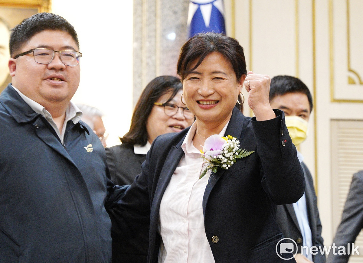 民進黨立委蔡培慧宣誓就職。 圖：張良一/攝