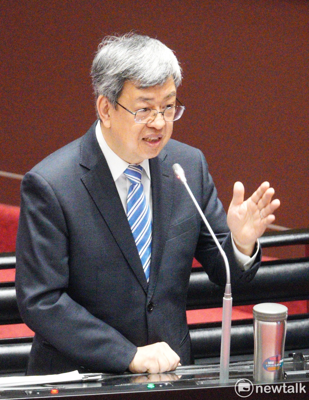 行政院長陳建仁在立院院會備詢時證實故宮千張國寶圖檔遭駭。 圖：張良一/攝