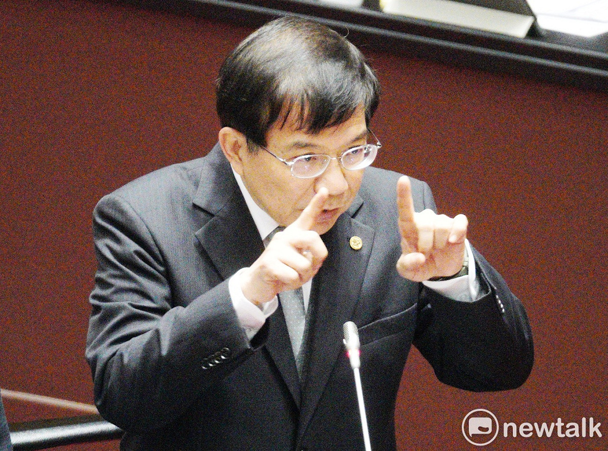 交通部長王國材在立法院院會備詢。 圖：張良一/攝