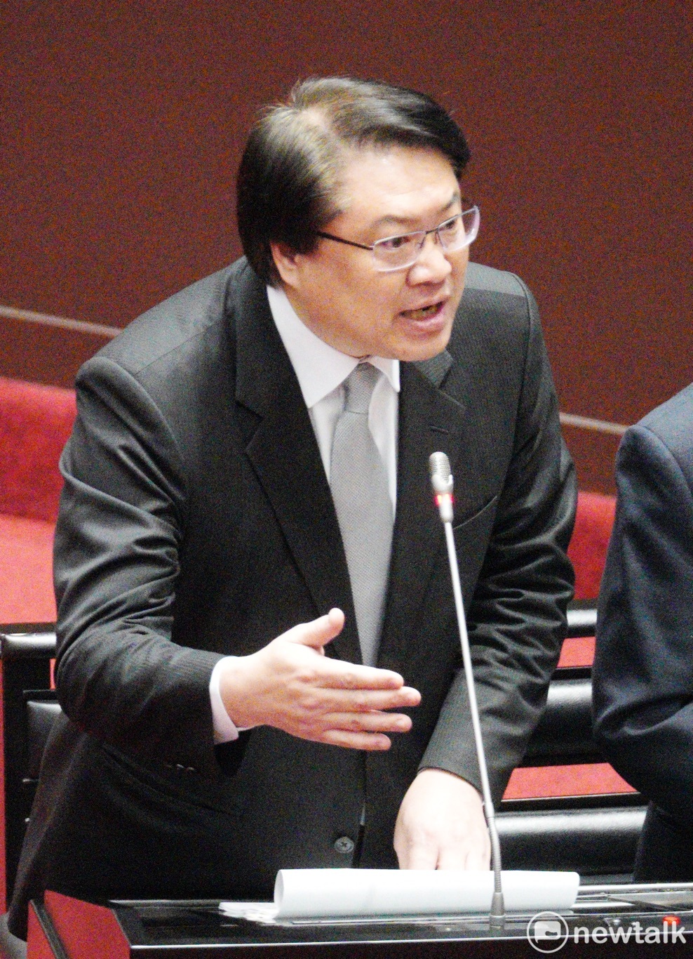 內政部長林右昌在立法院院會備詢。 圖：張良一/攝（資料照）