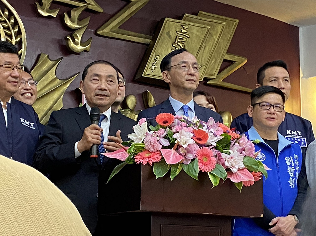 朱立倫（右2）與侯友宜（左2）。 圖：林昀真／攝（資料照）
