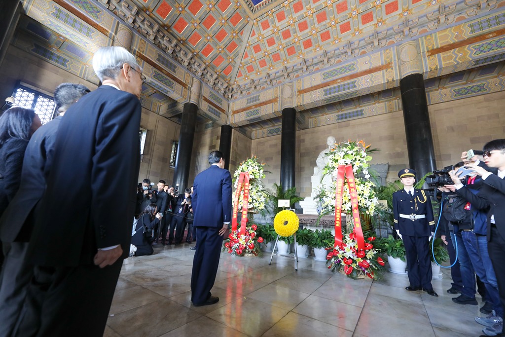 馬英九今年訪中，赴中山陵謁陵、獻花。 圖：馬英九辦公室提供
