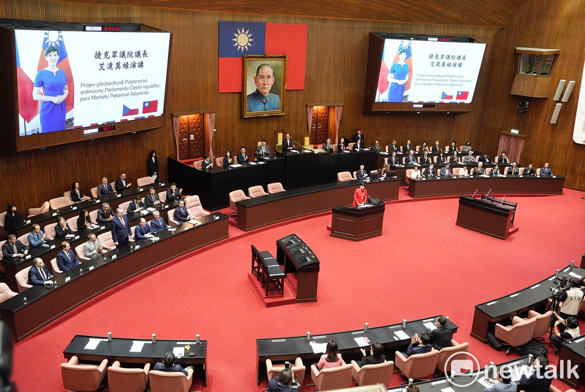 捷克眾議院議長艾達莫娃率領的訪問團上午訪問立法院。這是非邦交國的女性國會議長首次在臺灣的立法院發表演說。 圖：張良一/攝