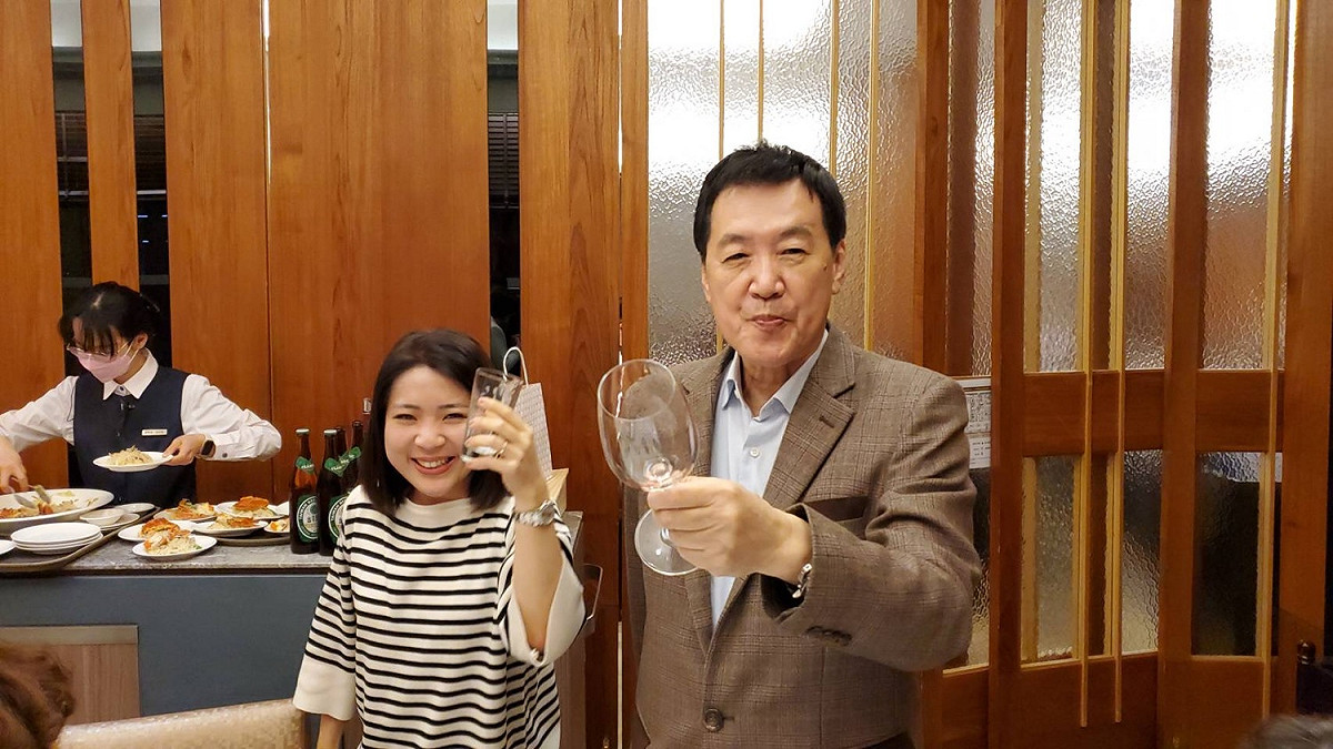 國民黨立委費鴻泰（右）被台北市議員徐巧芯（左）阻斷立委連任之路。 圖：徐巧芯辦公室 / 提供(資料照)