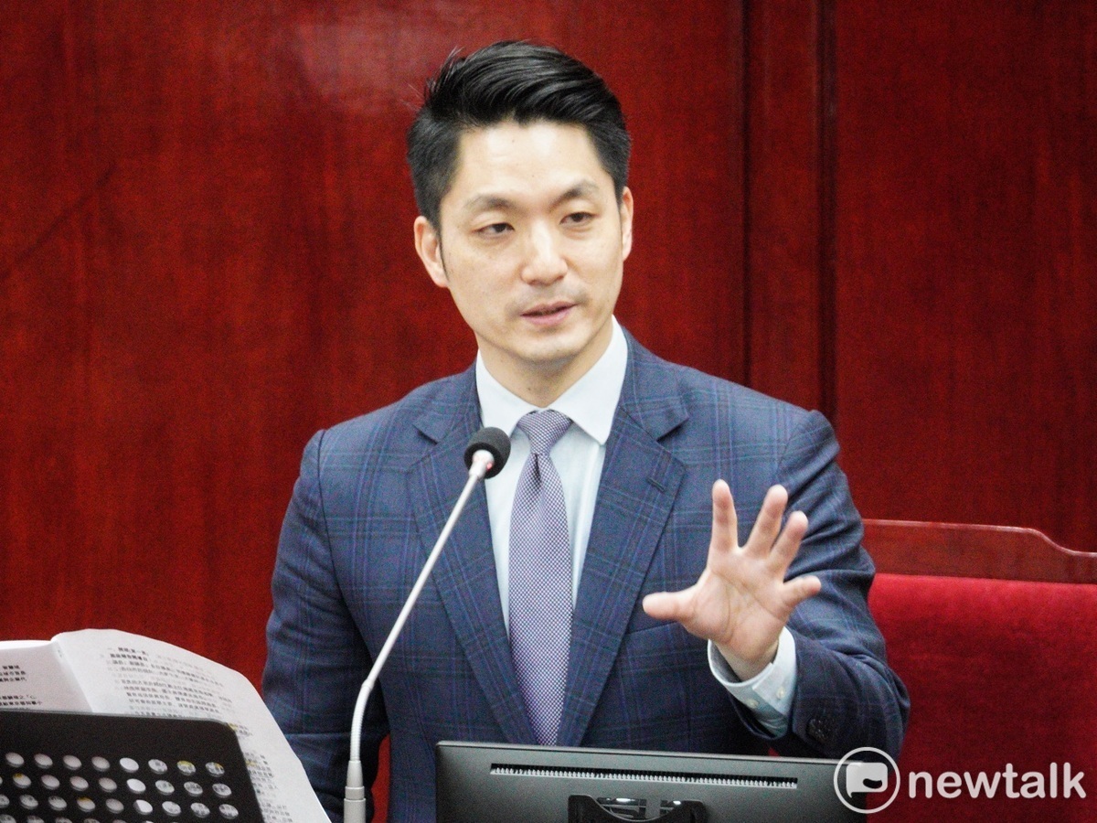 台北市長蔣萬安今首度到台北市議會進行市政報告並備質詢。 圖：張良一 / 攝