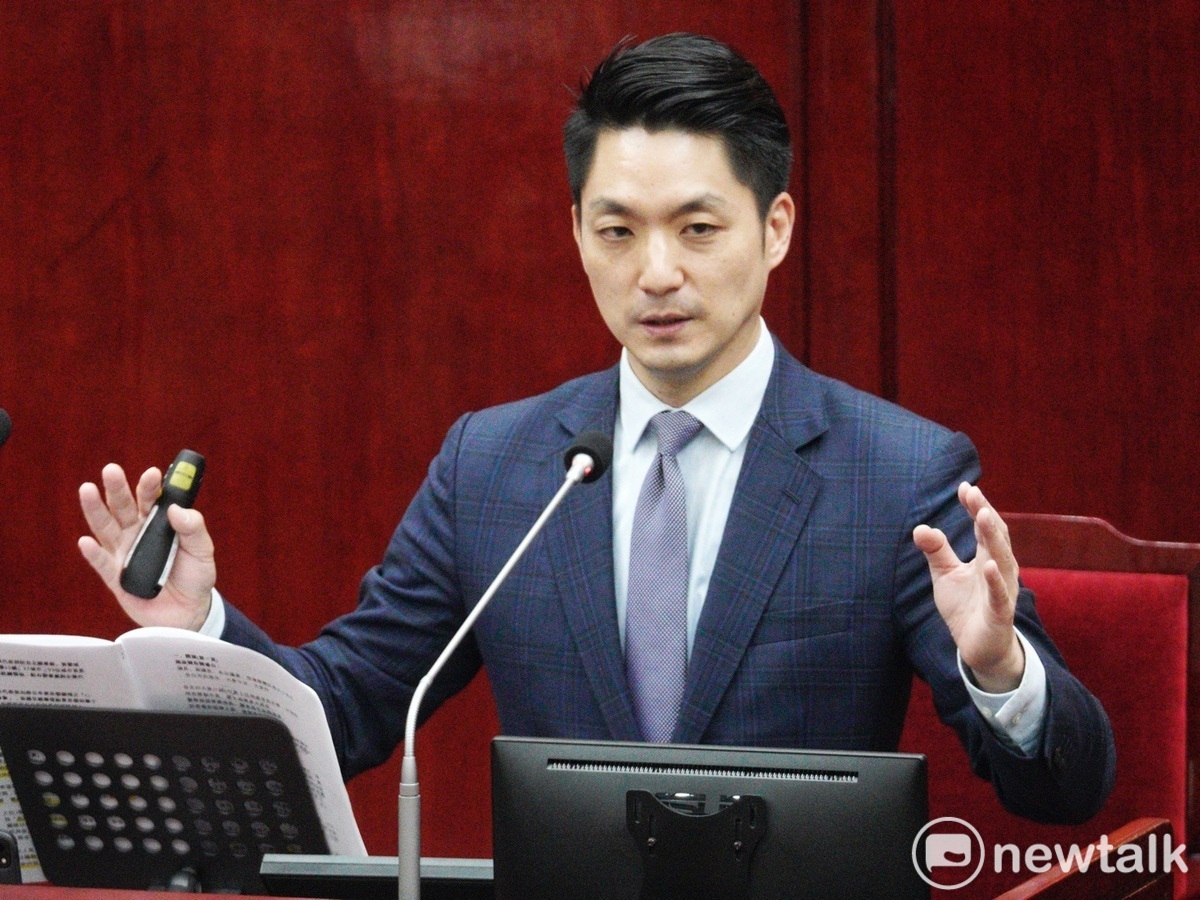 台北市長蔣萬安今首度到台北市議會進行市政報告並備質詢。 圖：張良一 / 攝