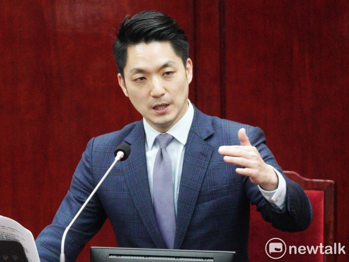 台北市長蔣萬安今首度到台北市議會進行市政報告並備質詢。 圖：張良一 / 攝