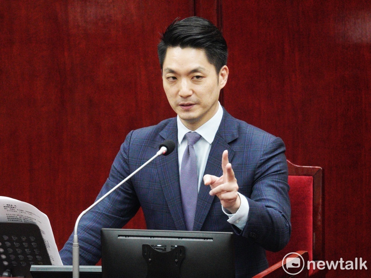 台北市長蔣萬安今首度到台北市議會進行市政報告並備質詢。 圖：張良一 / 攝