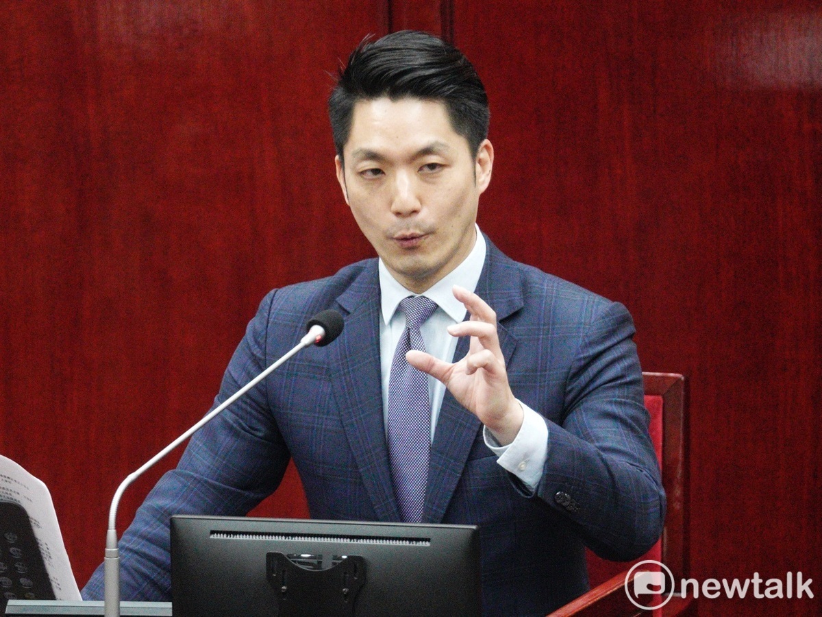 台北市長蔣萬安今首度到台北市議會進行市政報告並備質詢。 圖：張良一 / 攝