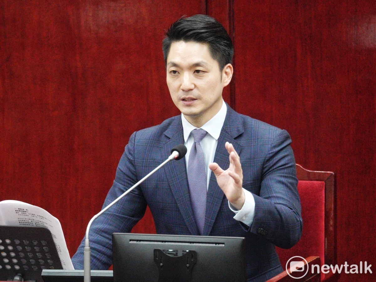台北市長蔣萬安今首度到台北市議會進行市政報告並備質詢。 圖：張良一 / 攝