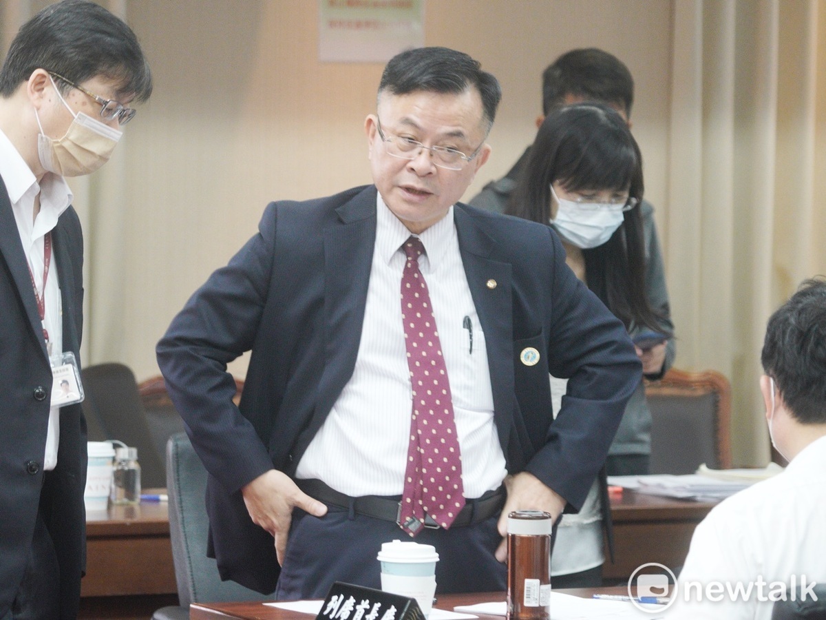 國家通訊傳播委員會主委陳耀祥今（19）天上午針對「鏡電視申設及營運管理問題」在立院交通委員會進行專題報告。 圖：張良一/攝