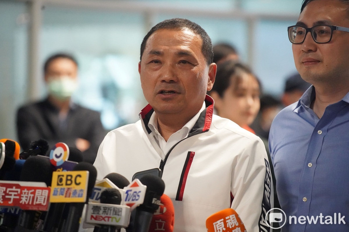 新北市長侯友宜19日出訪新加坡，行前在機場發表簡短談話。 圖：林昀真／攝（資料照）