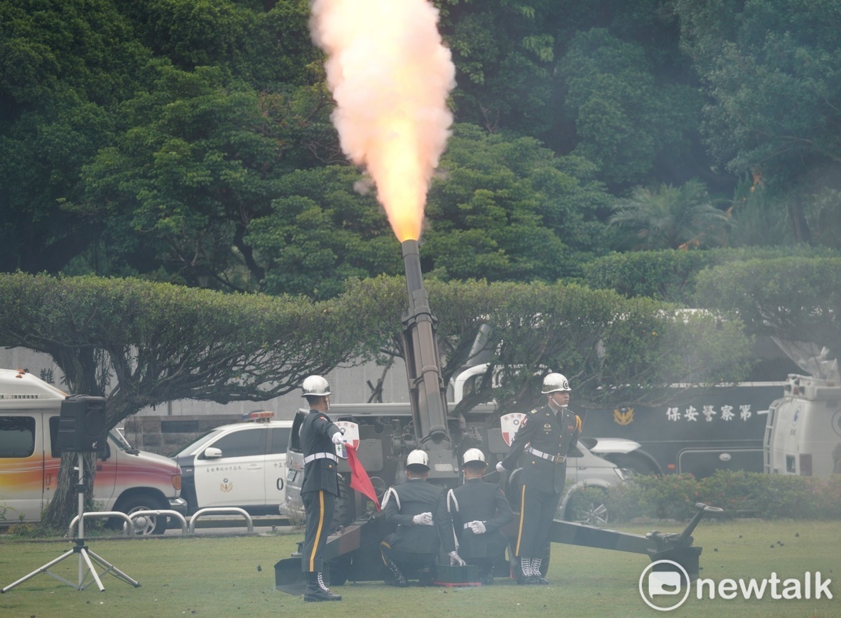 總統蔡英文上午以軍禮歡迎來台訪問的瓜地馬拉共和國總統賈麥岱。 圖：張良一/攝