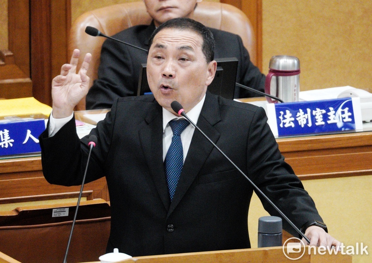 新北市長侯友宜27日在新北市議會備詢。 圖：張良一/攝