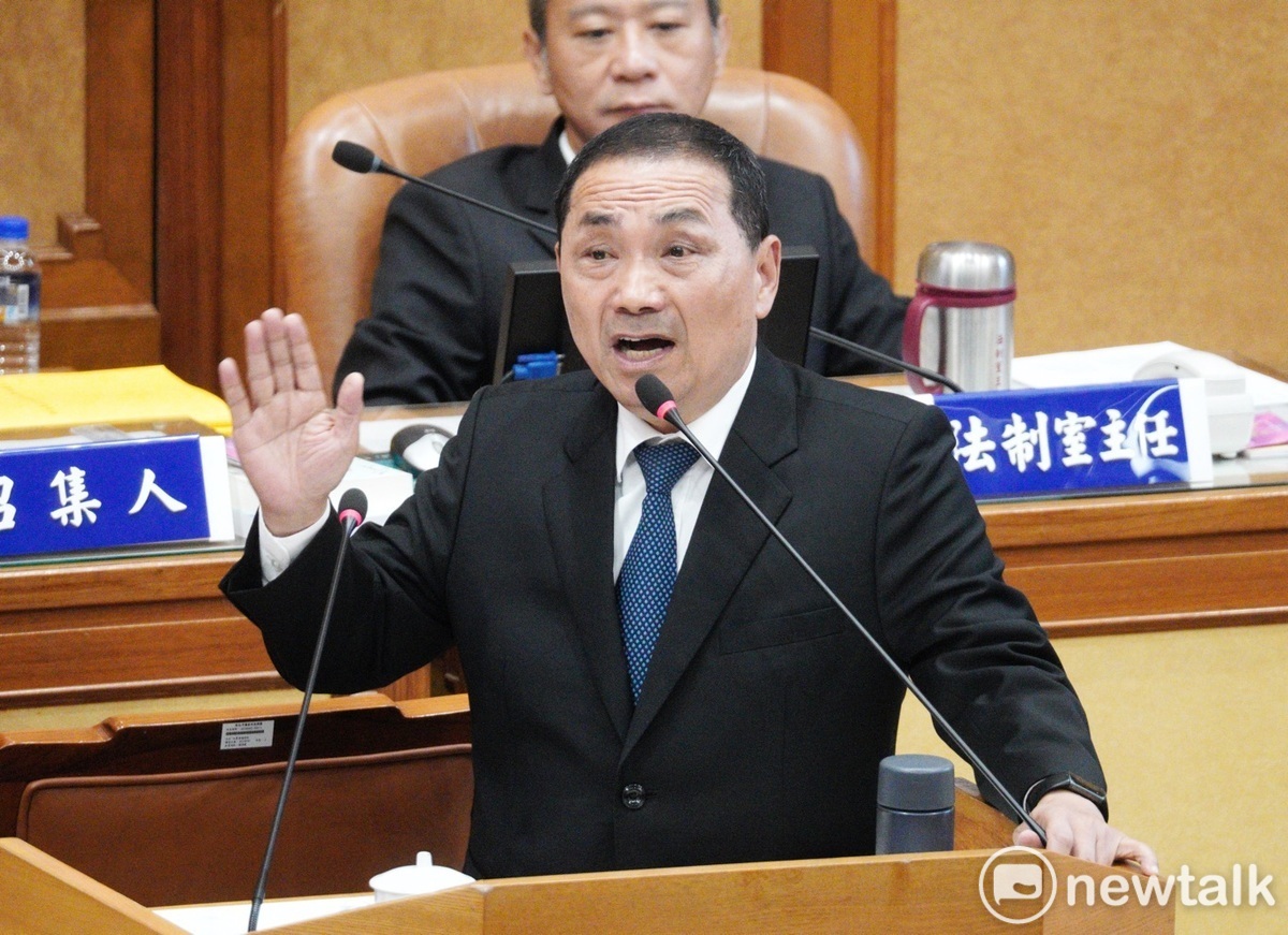 新北市長侯友宜在新北市議會備詢。 圖：張良一/攝