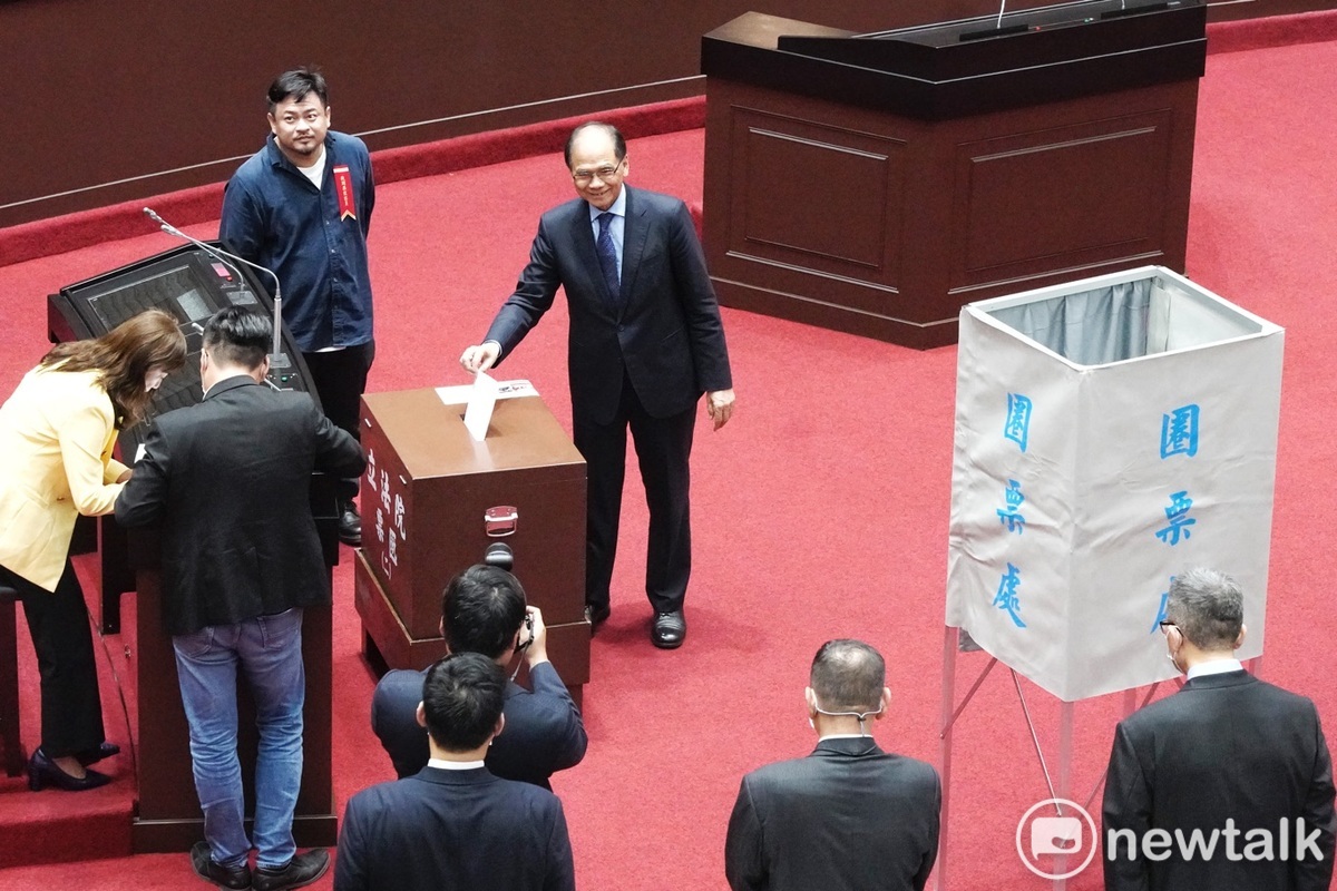 立法院會行使大法官同意權，圖為立法院長游錫堃投票。 圖：張良一/攝