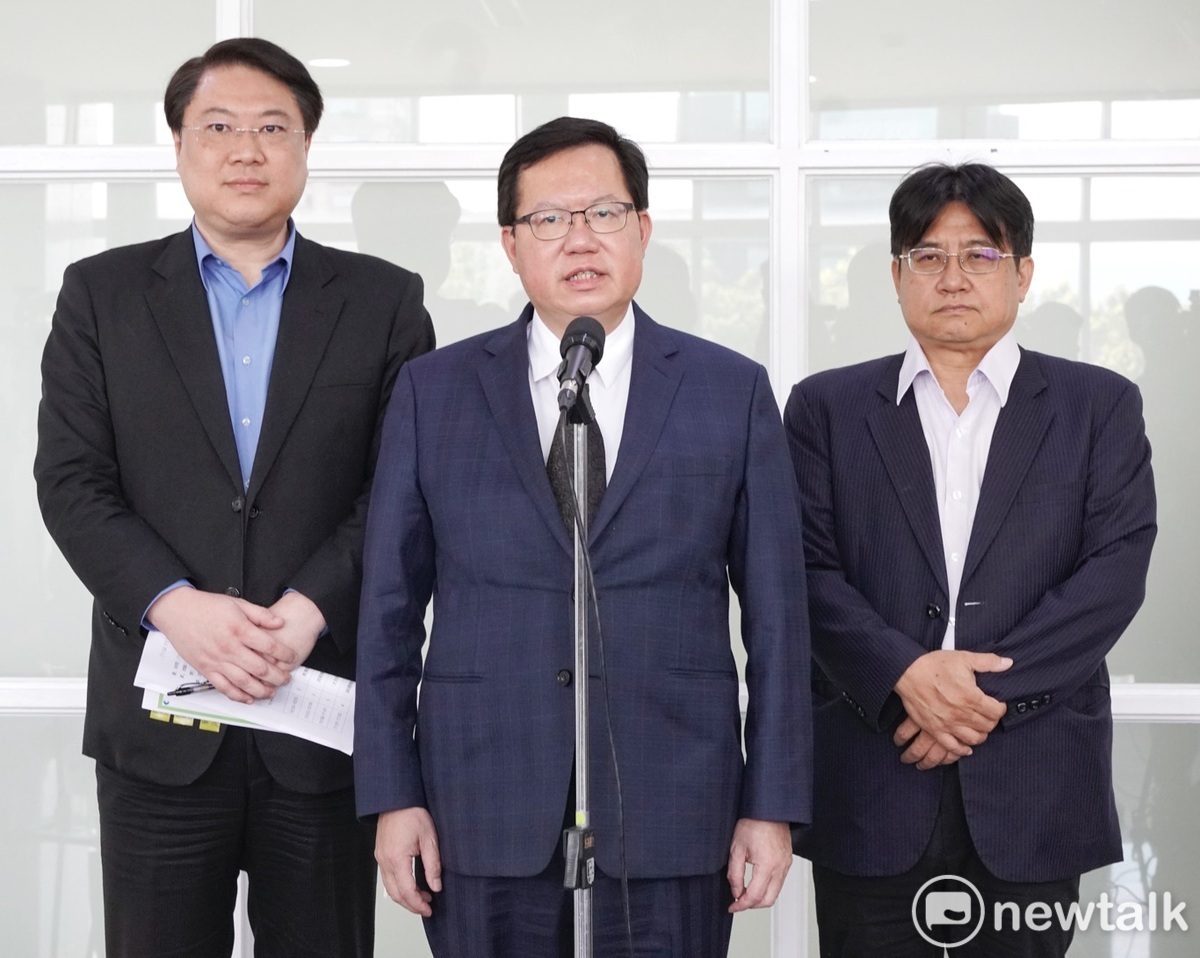 行政院副院長鄭文燦今（21）天出席300億元中央擴大租金補貼記者會前受訪。 圖：張良一/攝