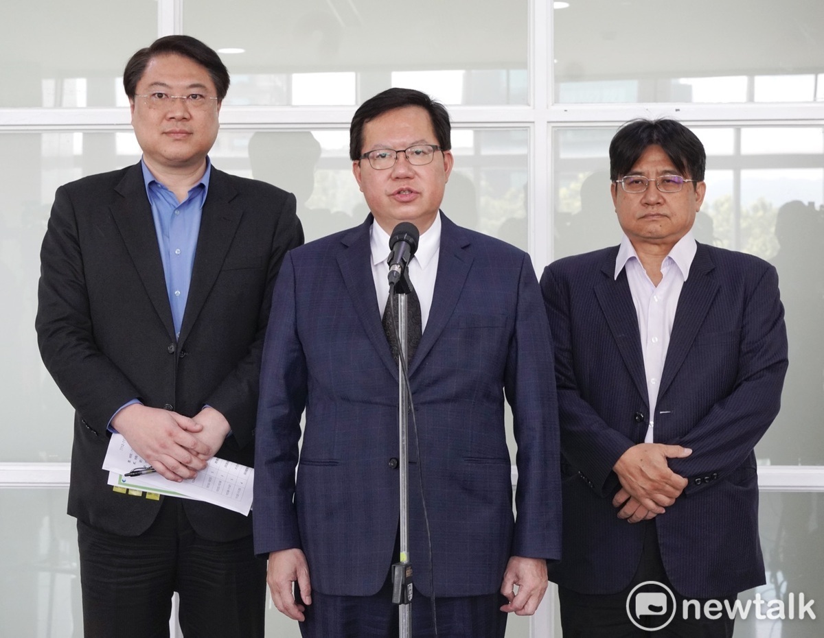 行政院副院長鄭文燦今（21）天出席300億元中央擴大租金補貼記者會前受訪。 圖：張良一/攝