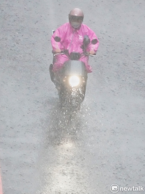 下週開始水氣逐日增多，午後雷陣雨開始慢慢出現。 圖：張良一/攝(資料照)