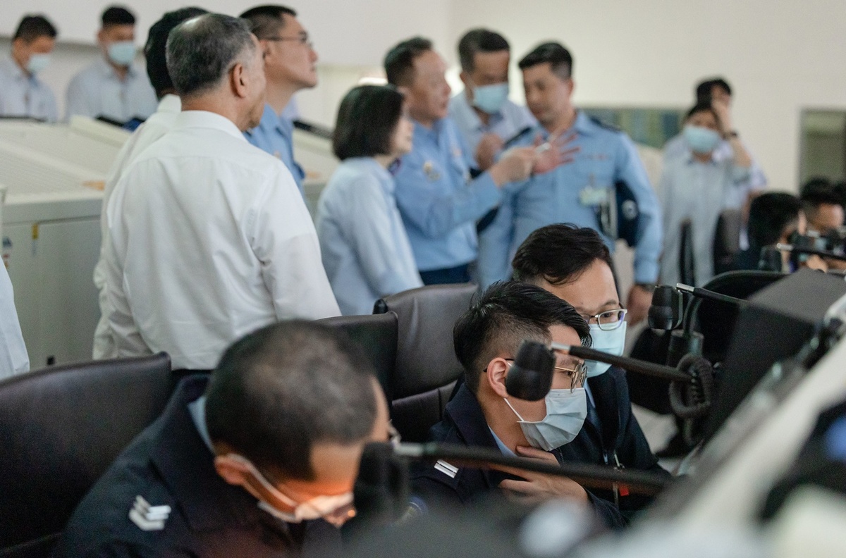 總統蔡英文視導東部地區部隊(空軍校準部與重要幹部及官兵代表會餐) 圖：總統府提供