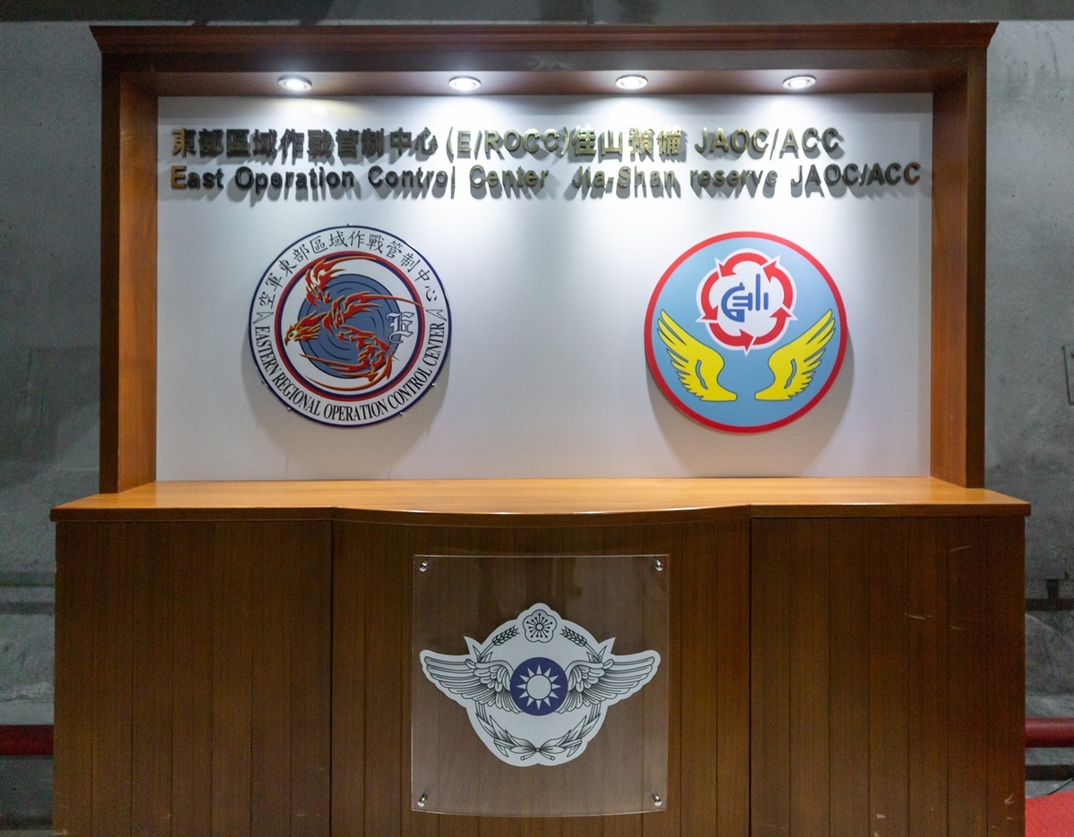 總統蔡英文視導東部地區部隊(空軍校準部與重要幹部及官兵代表會餐) 圖：總統府提供