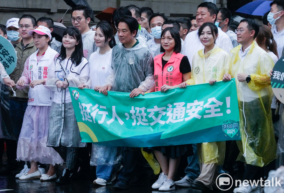 副總統賴清德和多位民進黨立委參選人參加還路於民大遊行。 圖：張良一/攝