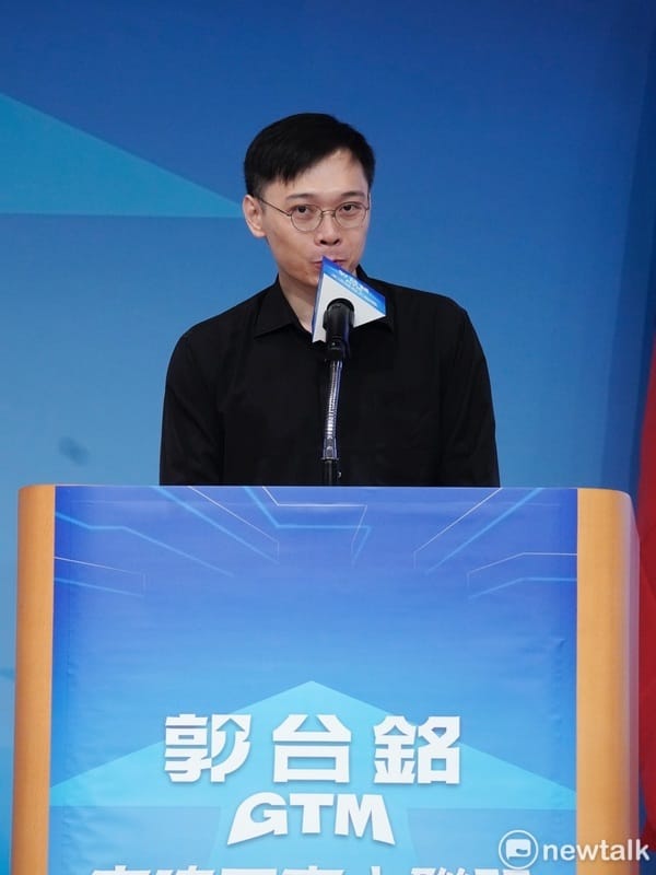 鴻海創辦人郭台銘舉行記者會宣布參選2024總統大選，同時公布競選辦公室發言人由核能流言終結者創辦人黃士修擔任。 圖：張良一 / 攝（資料照）