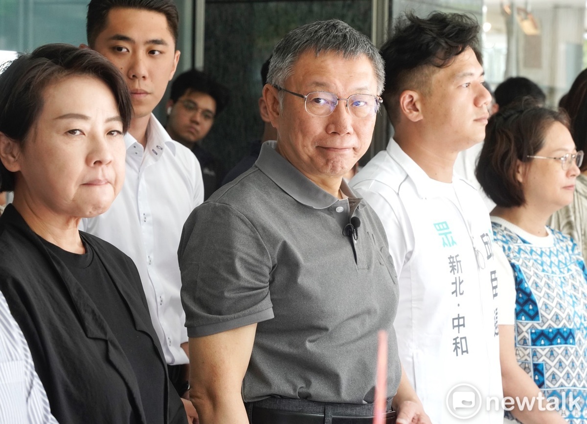 台灣民眾黨主席柯文哲率黨團及競辦幹部同仁今（30）天舉辦中元普渡祭拜好兄弟。 圖：張良一 / 攝
