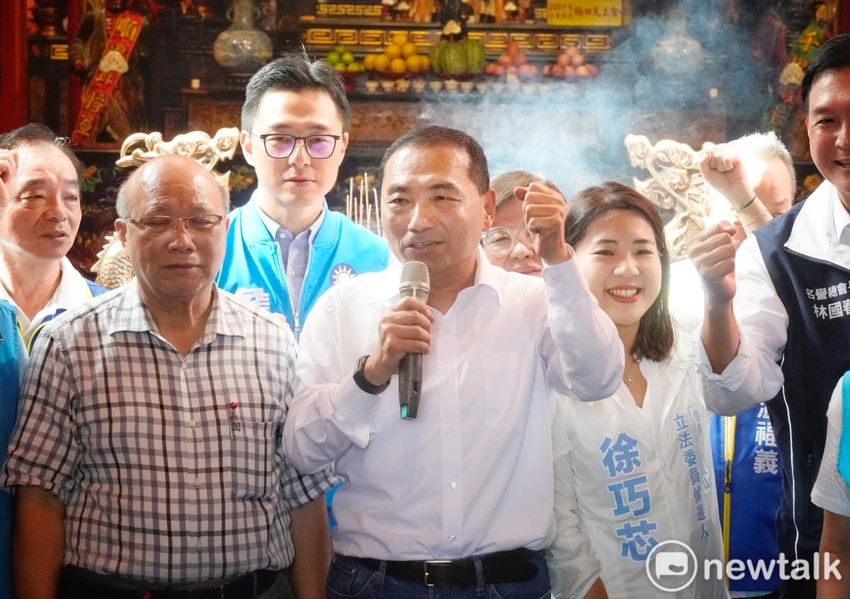 國民黨總統參選人侯友宜到松山慈祐宮參拜。 圖：張良一/攝