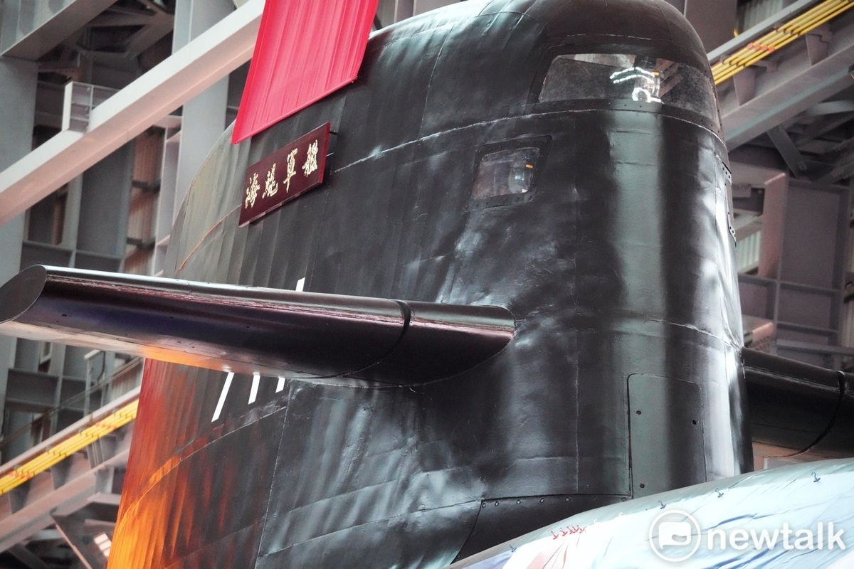 總統蔡英文上午到高雄台船出席「潛艦國造原型艦命名暨下水典禮」，蔡總統並將第一艘國造原型潛艦命名為海鯤軍艦。 圖：張良一/攝