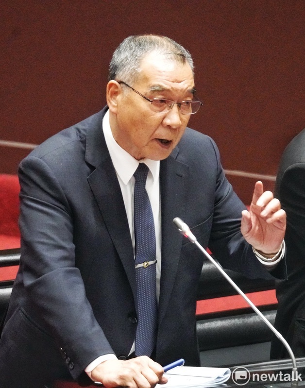 國防部長邱國正今(13)日針對黃曙光是否應到立院接受質詢提出看法。 圖：張良一/攝（資料照）
