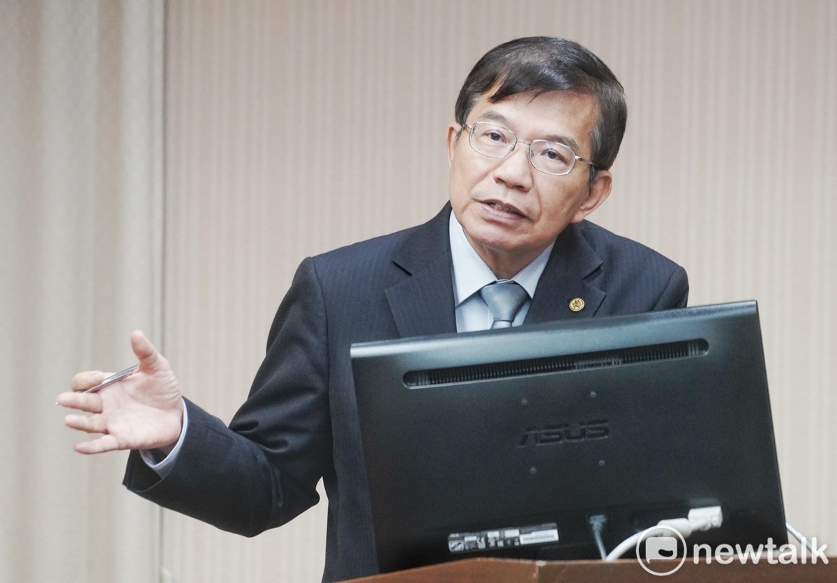 陸委會日前指出初步規劃是每日限額2千人赴陸觀光，不過王國材否認表示這是「8月的方案」。 圖：張良一／攝（資料照）