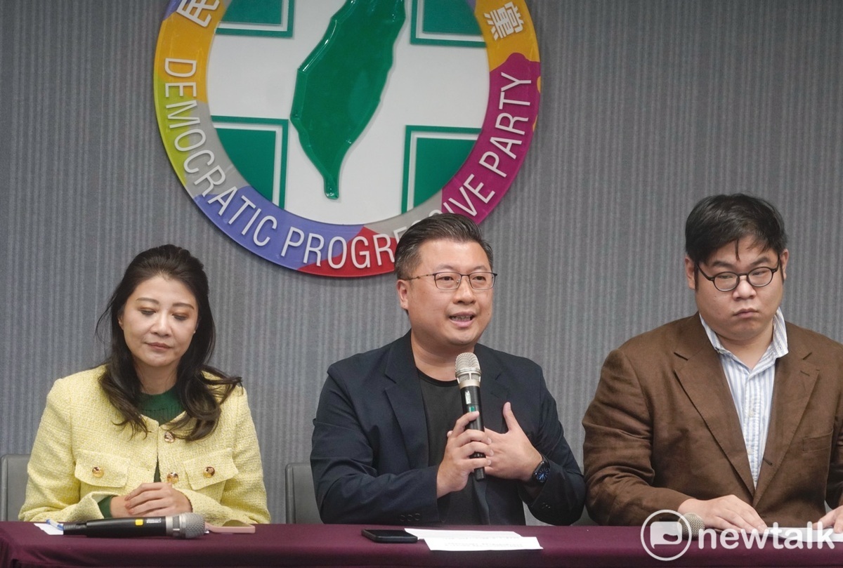 民進黨新聞輿情部主任兼發言人張志豪舉行記者會，駁斥新黨立委候選人游智彬對其喝花酒的指控。 圖：張良一/攝