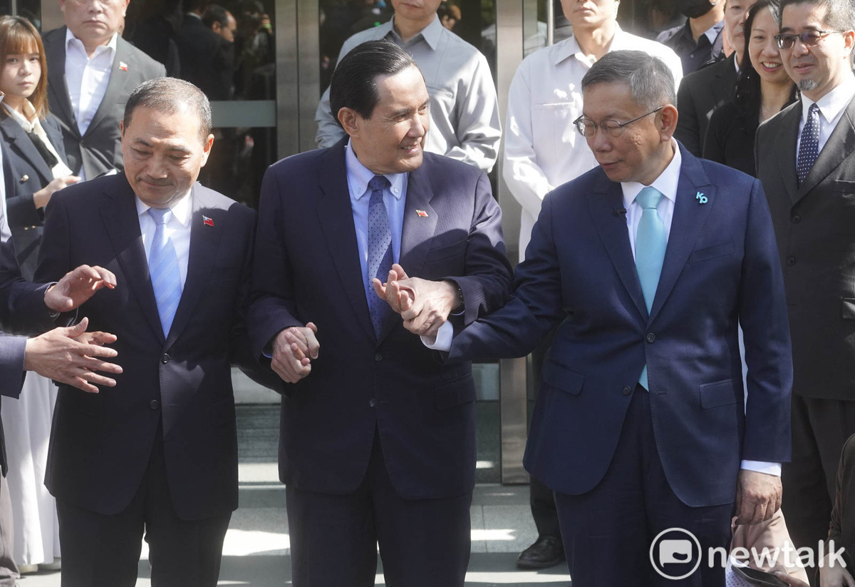 國民黨總統參選人侯友宜、民眾黨總統參選人柯文哲在前總統馬英九的見證下進行二次政黨協商。 圖：張良一 / 攝（資料照片）