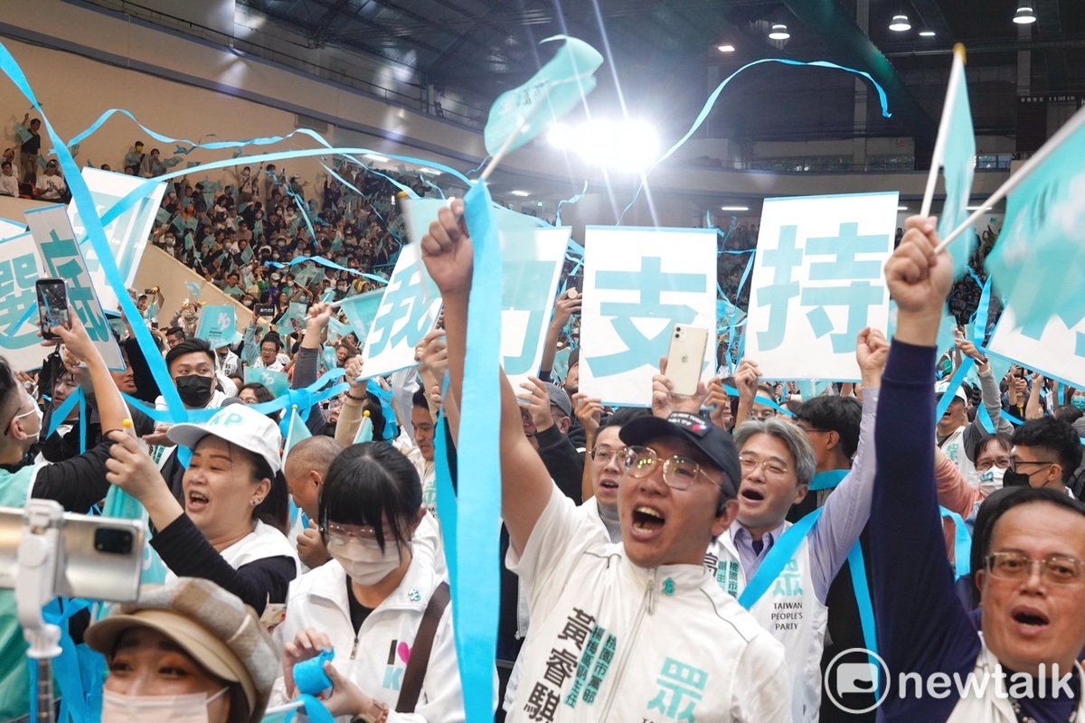 台灣民眾黨總統候選人柯文哲今（19）日在Team KP誓師大會上，當著現場數千支持者，以激動的口吻說，將繼續以台灣民眾黨總統候選人身份參選到底，現場支持者聞訊激動不已！ 圖：張良一/攝