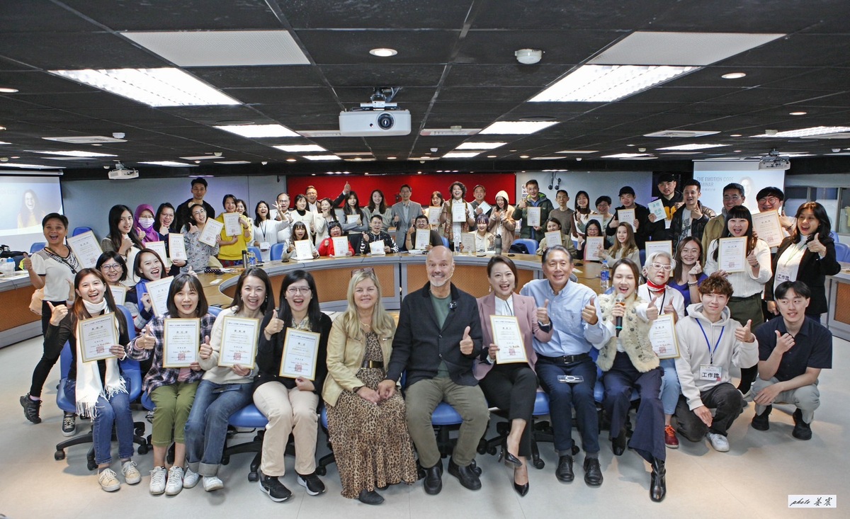 美國知名脊骨神經醫師布萊利尼爾森，也是「情緒密碼」發明家及暢銷作家，上周末首度來台授課，引起轟動及熱烈迴響 圖：多利文化創意/提供