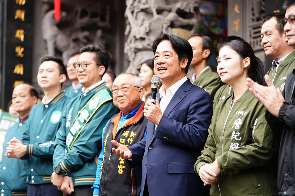 距離總統大選僅剩一個多月時間，圖為民進黨總統候選人賴清德赴新竹縣參香。 圖：賴清德競總提供