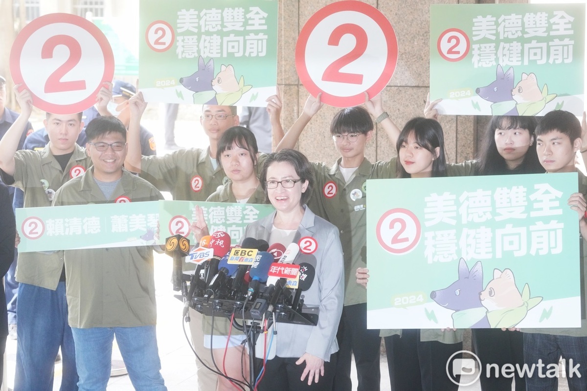 中選會舉辦總統副總統候選人號次抽籤，民進黨副總統候選人蕭美琴抽中2號。 圖：張良一/攝