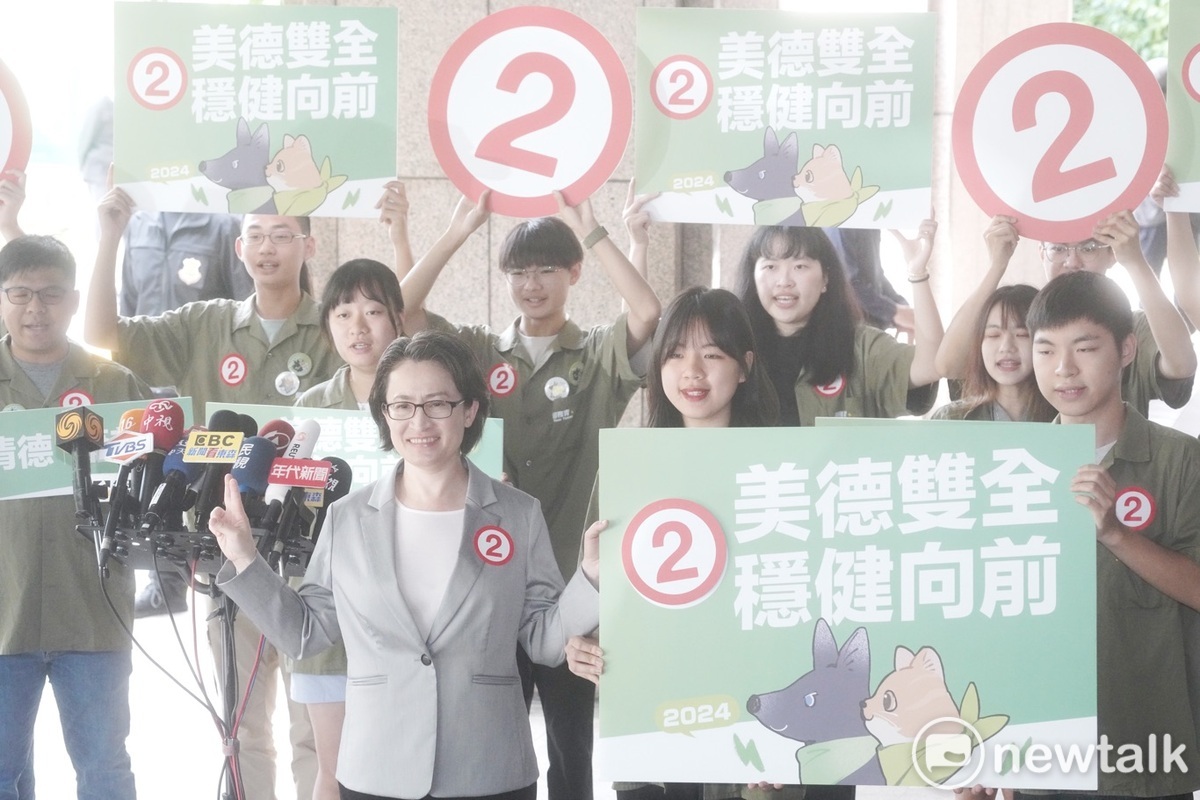 中選會舉辦總統副總統候選人號次抽籤，民進黨副總統候選人蕭美琴抽中2號。 圖：張良一/攝