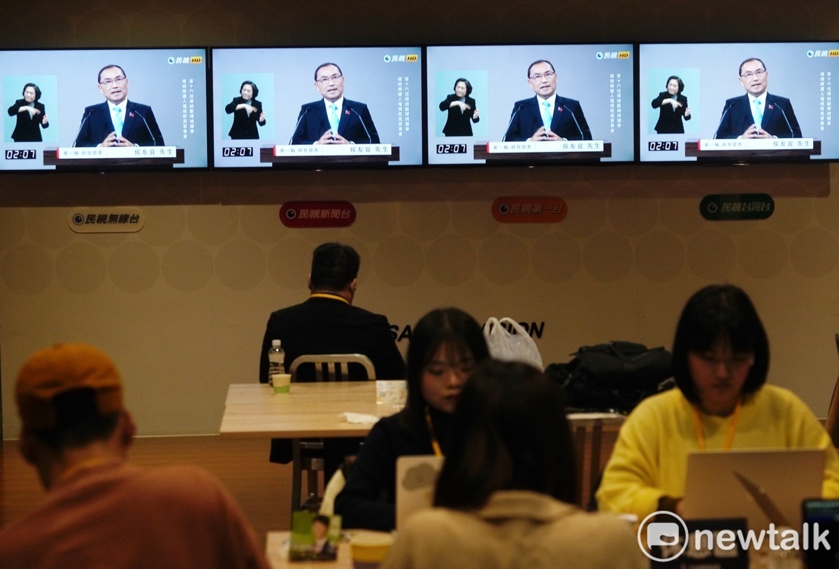 國民黨總統候選人侯友宜在民視頻道發表政見。 圖：張良一/攝