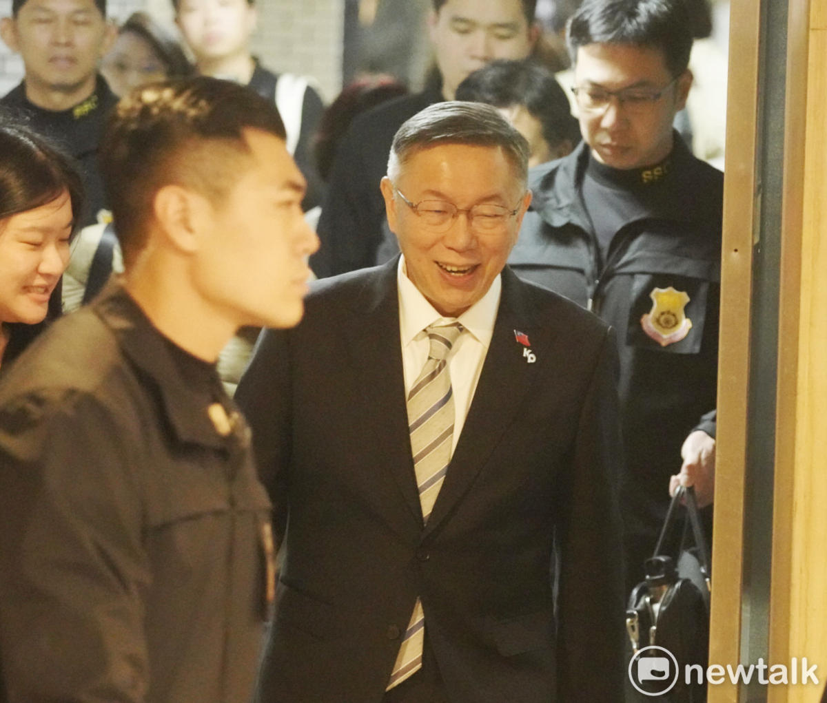 民眾黨總統候選人柯文哲參加總統電視政見發表會。 圖：張良一 / 攝