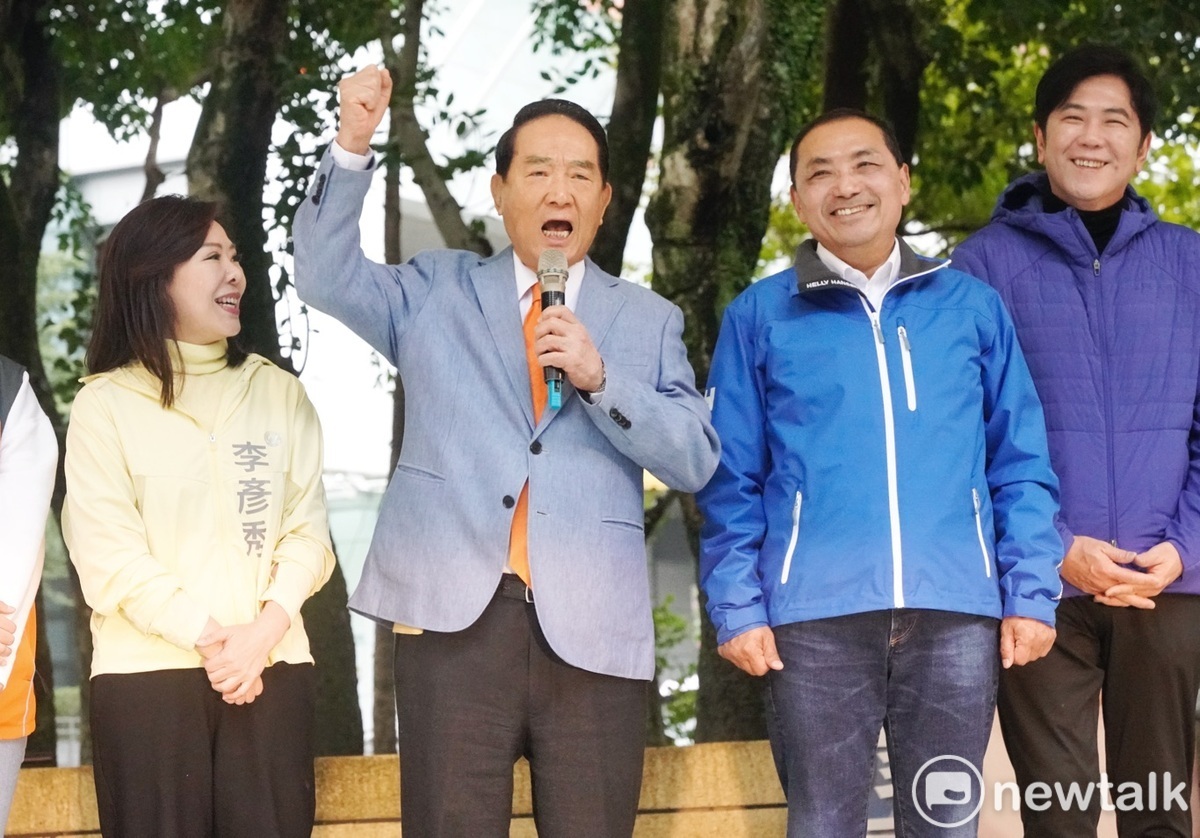 親民黨主席宋楚瑜今早為國民黨總統候選人侯友宜、立委候選人李彥秀站台。 圖：張良一/攝