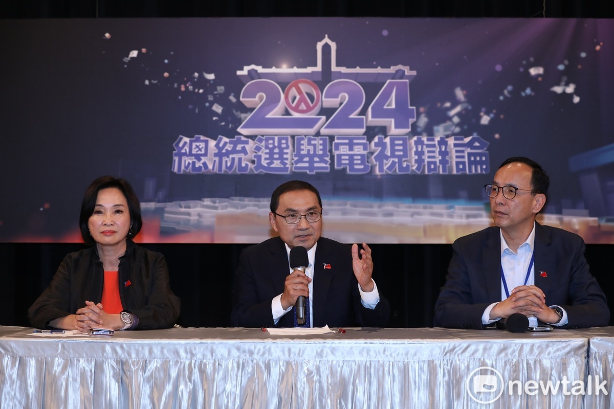 國民黨總統候選人侯友宜在總統大選電視辯論會後舉行記者會，回應媒體提問。 圖：張良一/攝