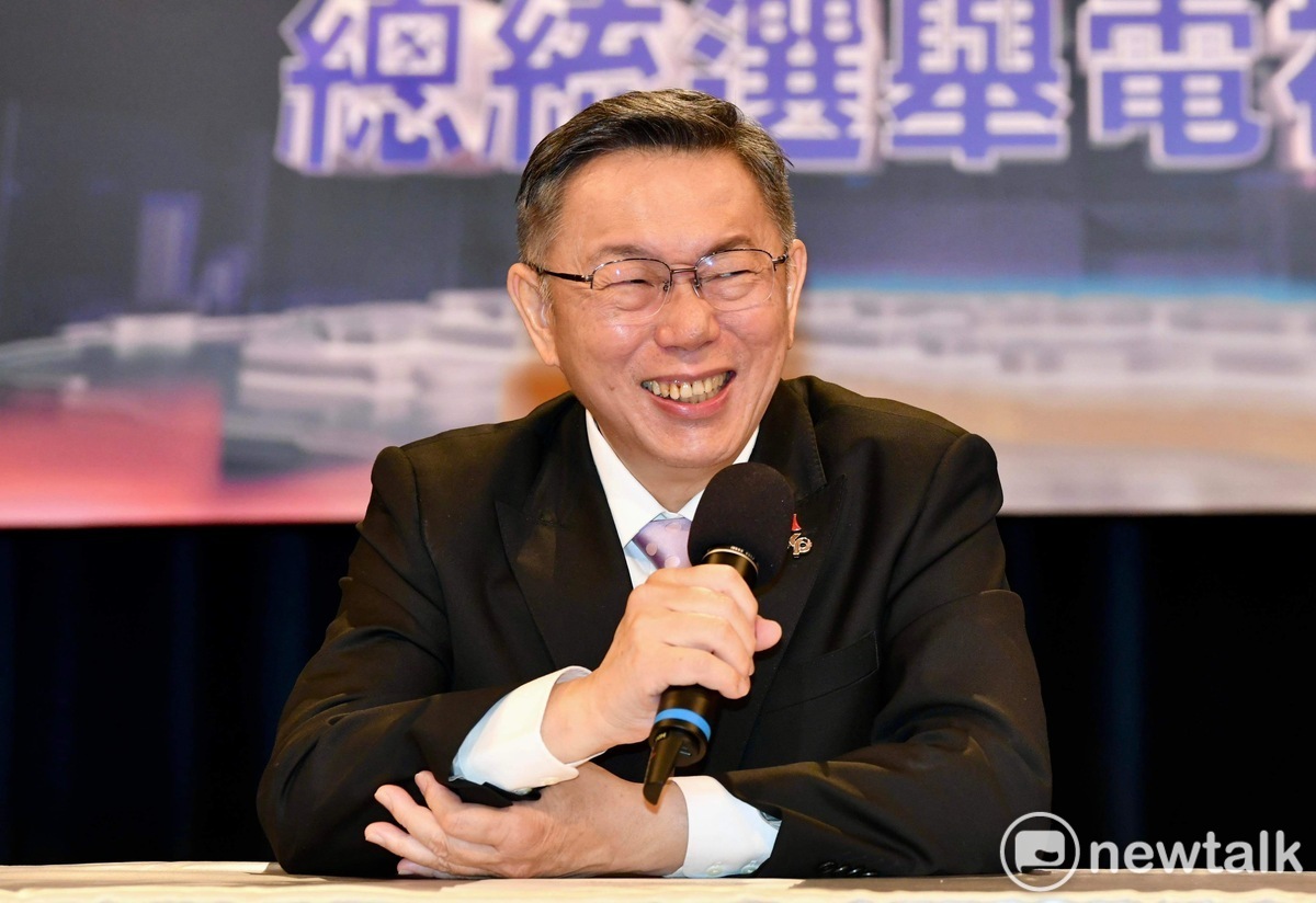 民眾黨總統候選人柯文哲在參加總統大選電視辯論會後舉行記者會，回應媒體提問。 圖：張良一 / 攝