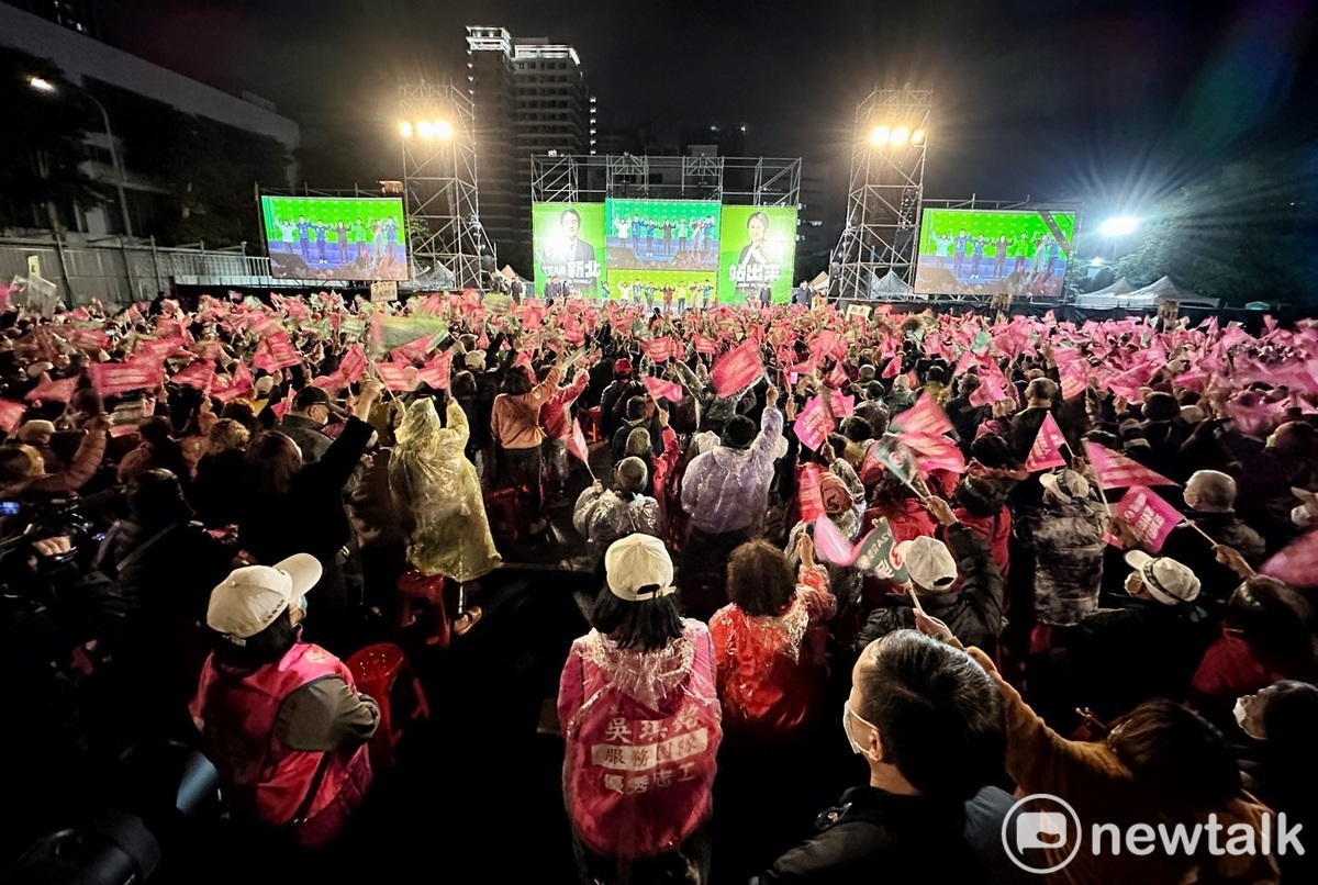 近萬名支持者參加在新北土城舉行的民進黨總統大選造勢晚會。 圖：張良一/攝
