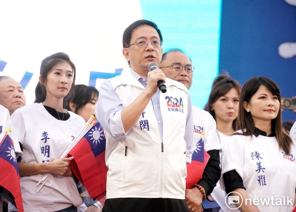 前台大校長管中閔驚喜現身為國民黨總統候選人侯友宜站台。 圖：張良一/攝